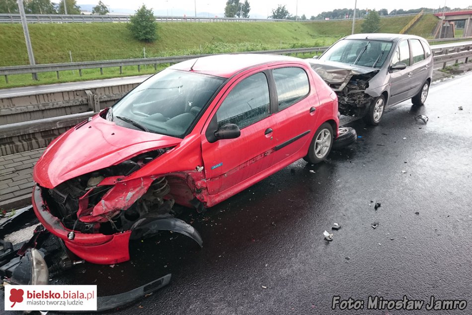 Zderzenie kilku samochodów na S1 - foto