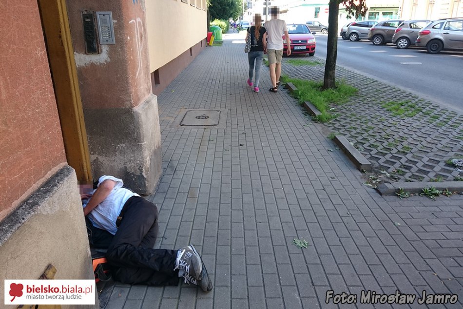 Wakacyjna znieczulica? - foto