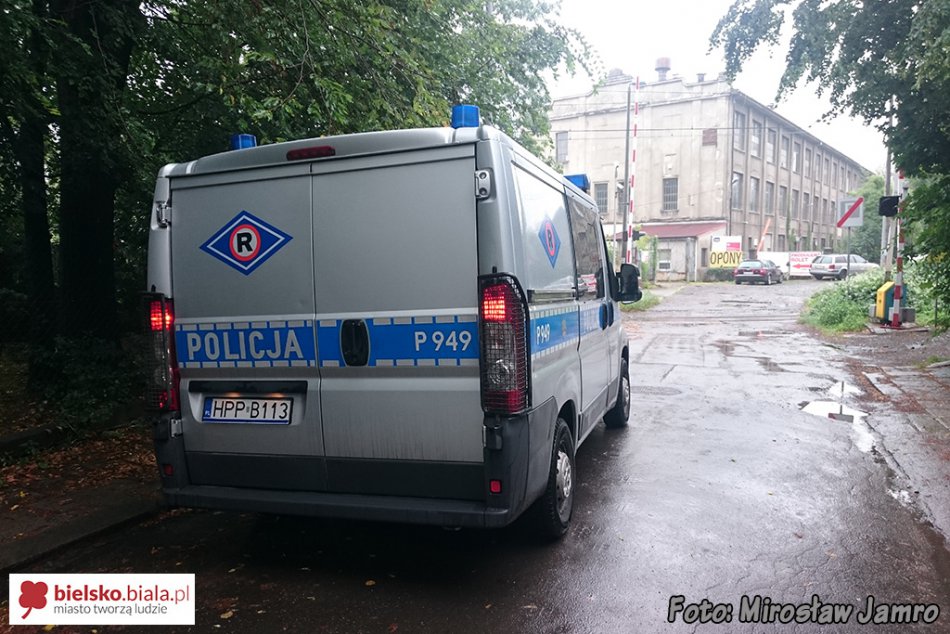 Zaparkowała auto pod rogatką - foto