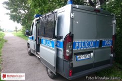 Zwłoki przy chodniku - foto