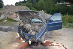 Zjechał z drogi i uderzył w głaz - foto