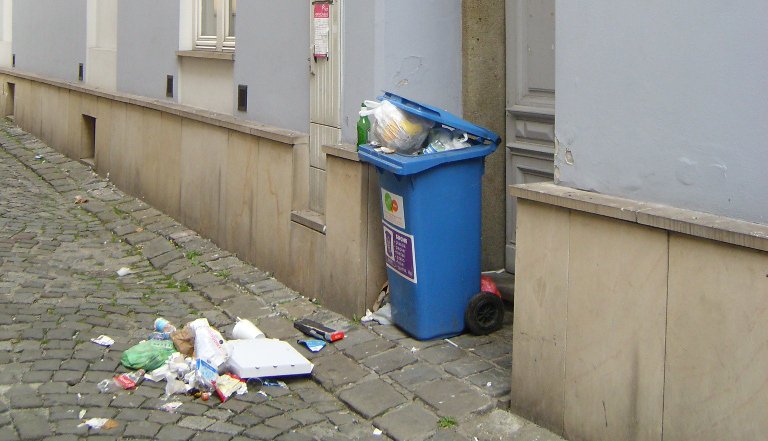 Śmieci na bielskiej starówce - foto