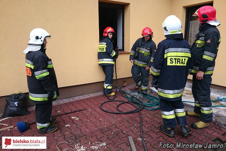 Ogień w domu jednorodzinnym - foto