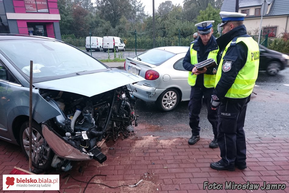 Czołowe zderzenie na Bystrzańskiej - foto