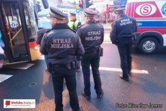 Autobus MZK potrącił kobietę - foto