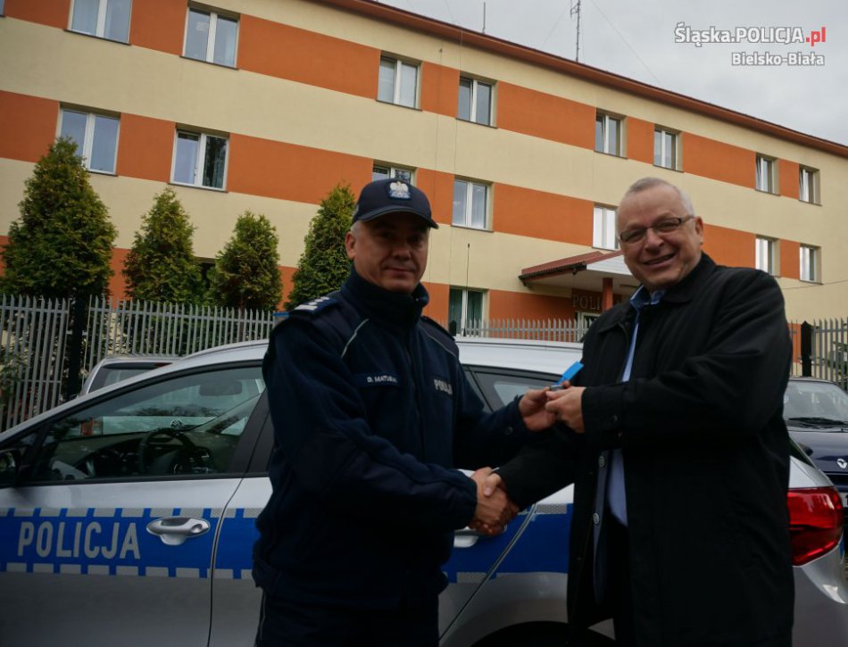 Starosta też dołożył do radiowozu - foto