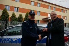 Starosta też dołożył do radiowozu - foto