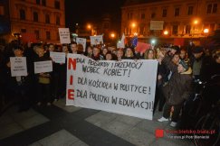 Protest kobiet na placu Chrobrego