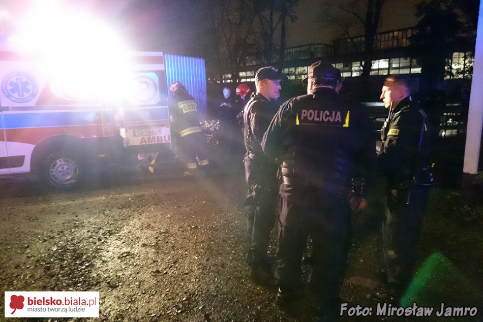 Skoczył z kładki przy dworcu PKP - foto