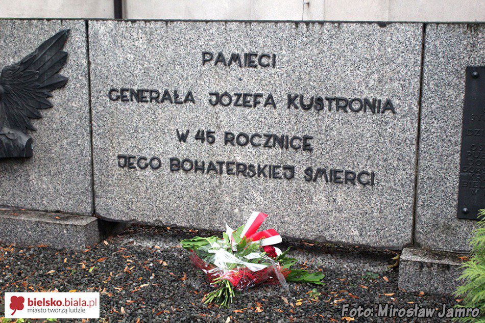 Apel poległych z asystą wojskową