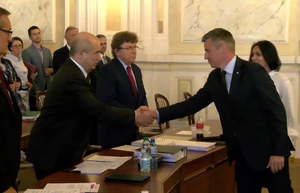 Nie chcą obniżać pensji prezydenta