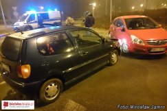 Nocne spotkanie na rondzie - foto