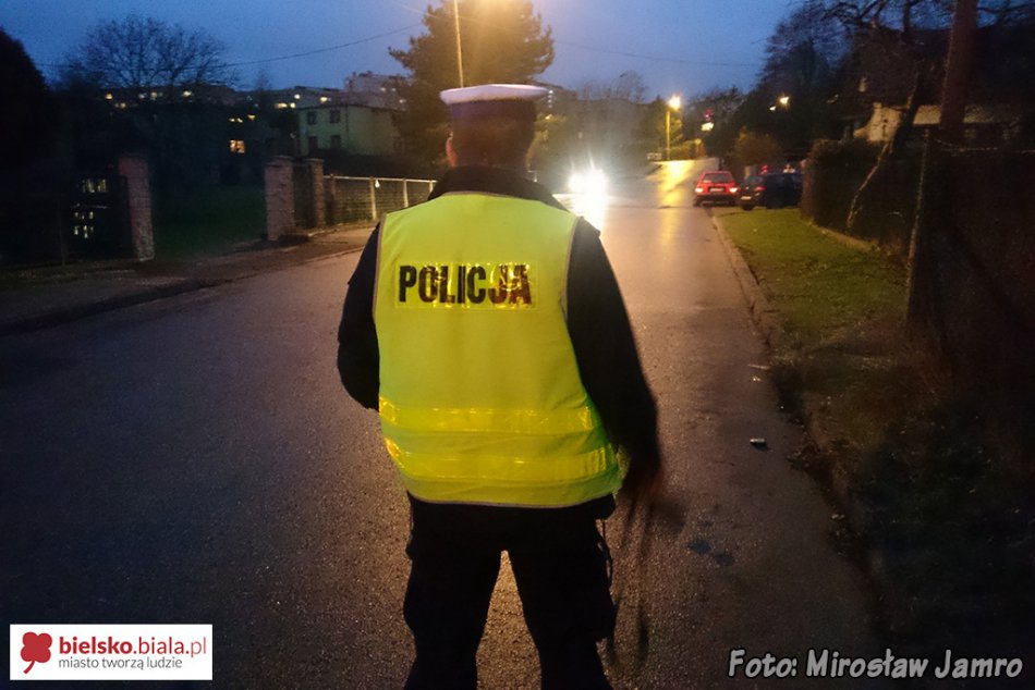 Najechał na skręcające auto - foto