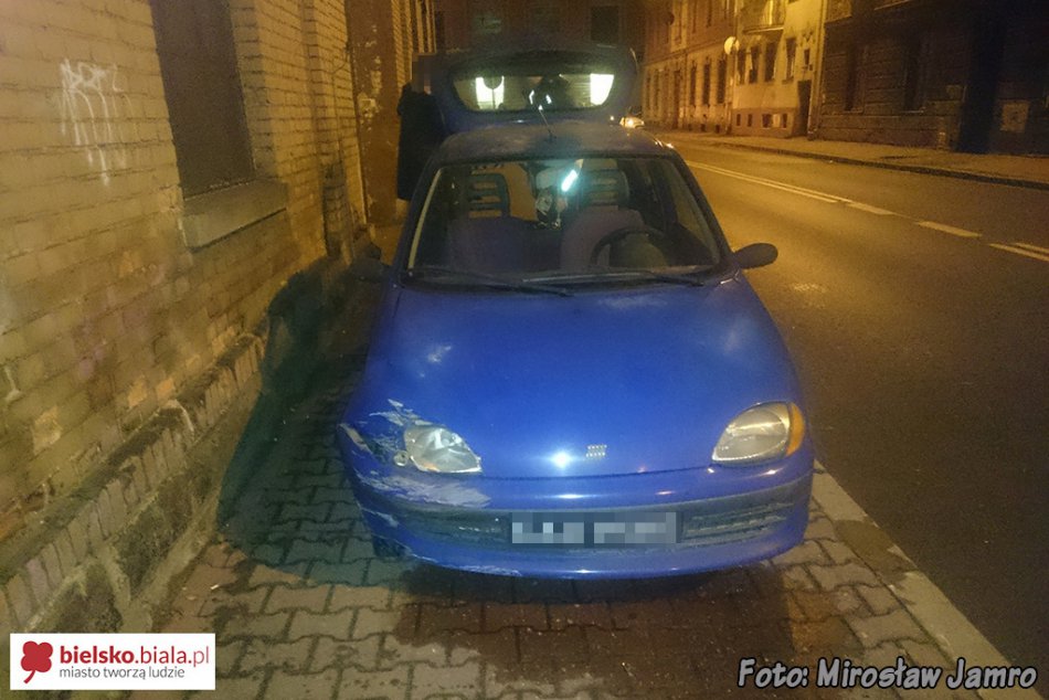 Uderzył w ścianę budynku - foto