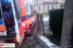 Zderzenie osobówki z ambulansem - foto