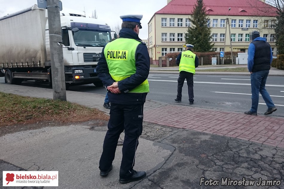 Zderzenie ciężarówki z osobówką - foto