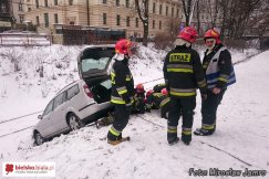 Samochód wpadł na torowisko - foto