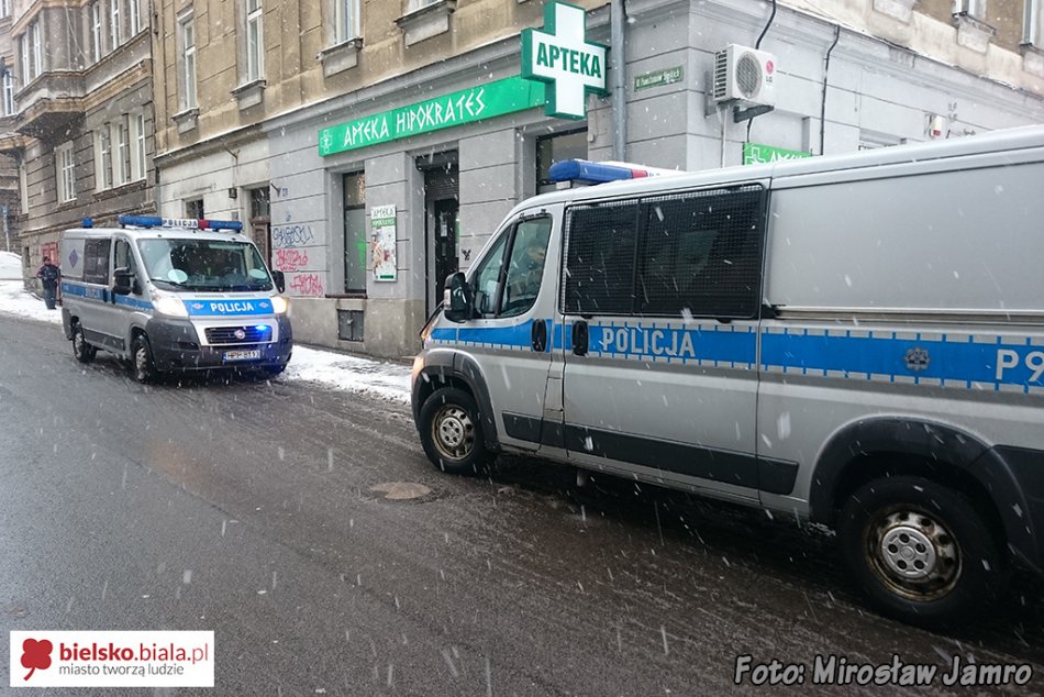 Śmierć na chodniku - foto