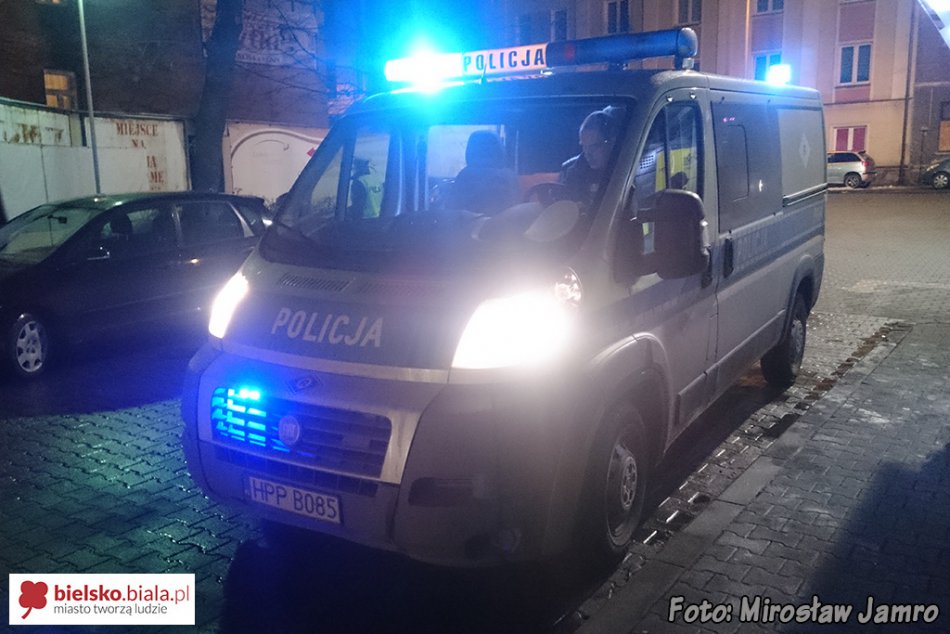 Zamyślił się na skrzyżowaniu - foto