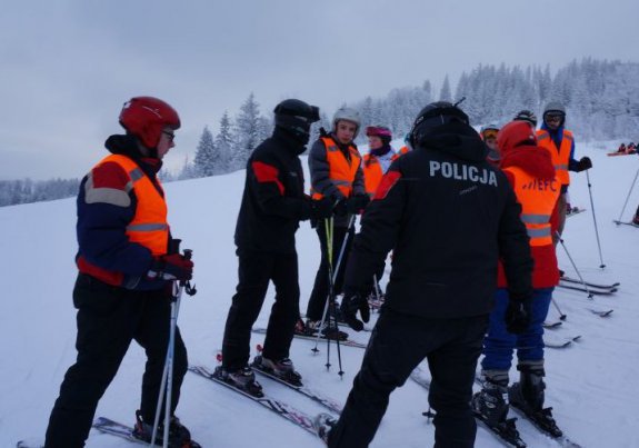 Pijany snowboardzista utknął w zaspie