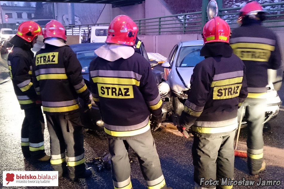 Czołowe zderzenie na Grażyńskiego - foto