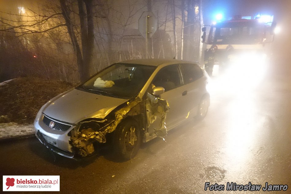Rozbił auto na moście - foto