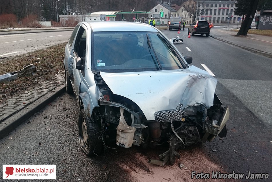 Skosiła dwie latarnie - foto