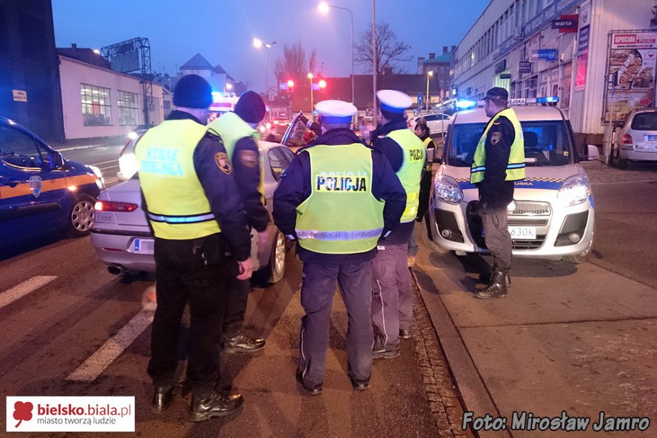 Zderzenie aut na Dmowskiego - foto