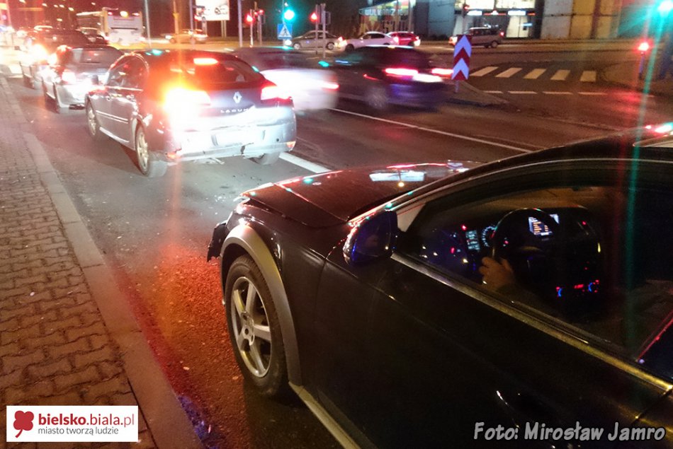 Zderzenie trzech samochodów - foto