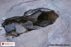 Wielka dziura na Moniuszki - foto