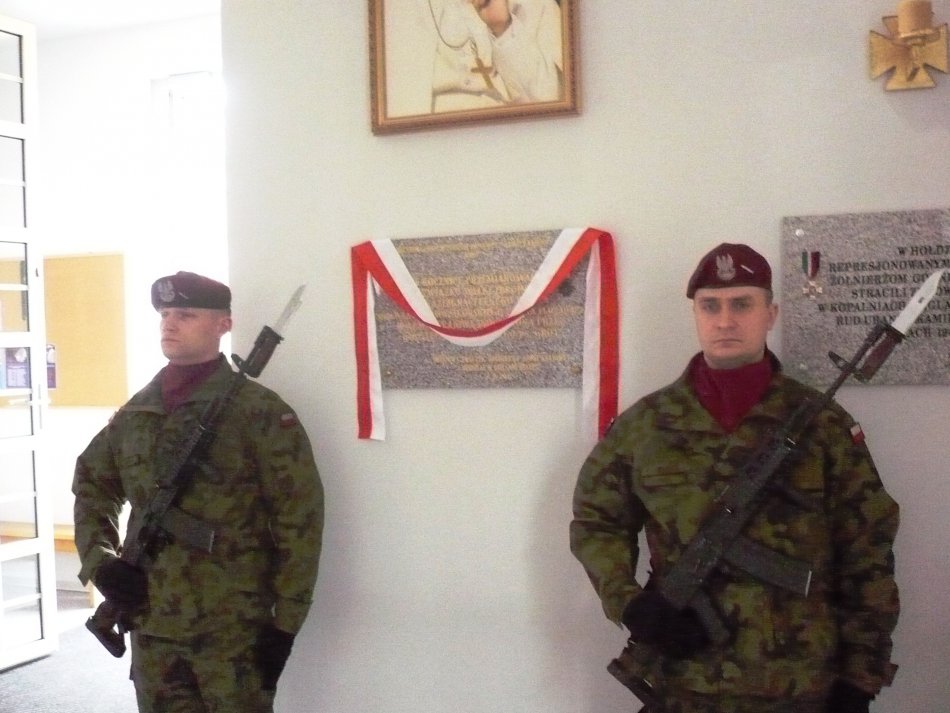 W hołdzie bohaterom ZWZ i AK