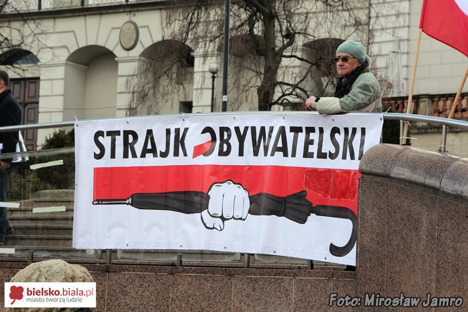 W obronie sądów na placu Chrobrego - foto