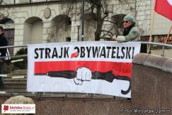 W obronie sądów na placu Chrobrego - foto