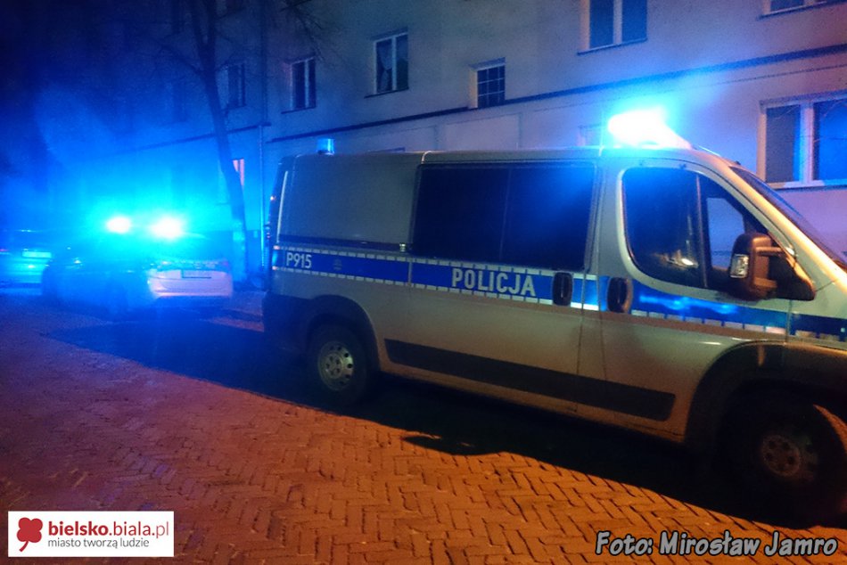 Obudził ich łomot do drzwi - foto