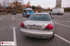 Ścigany kierowca uderzył w radiowóz - foto