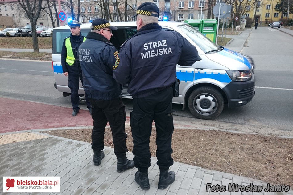 Potrącił pieszą na parkingu - foto