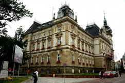 W Ratuszu zarobią więcej?