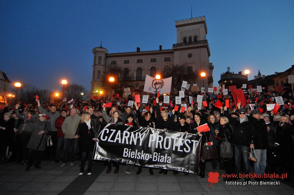 Czarny Protest w Dniu Kobiet - foto