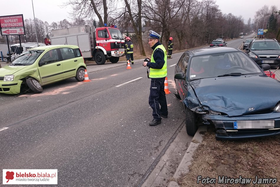 Zderzenie aut w Bystrej - foto