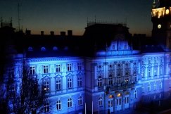 Dwa zabytki w kolorze niebieskim - foto