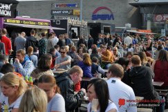 Inwazja food trucków przed Sferą