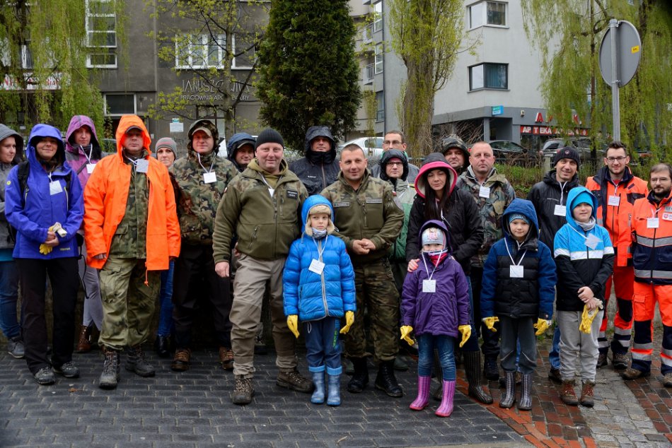 Pieniądze leżą na brzegu - foto