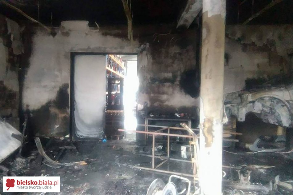 Spłonął warsztat samochodowy - foto
