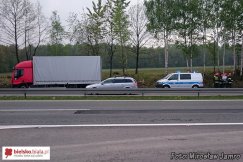 Podczas jazdy spadła z motocykla - foto