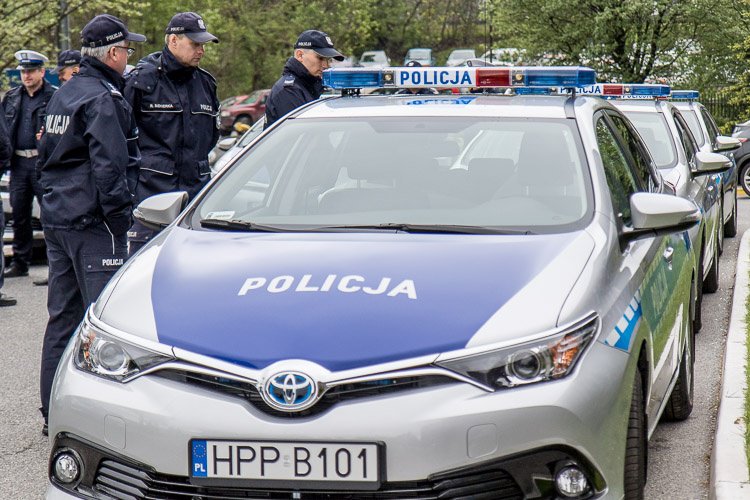 Hybrydy zastąpią stare radiowozy - foto