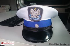 Uderzył w zaparkowany samochód