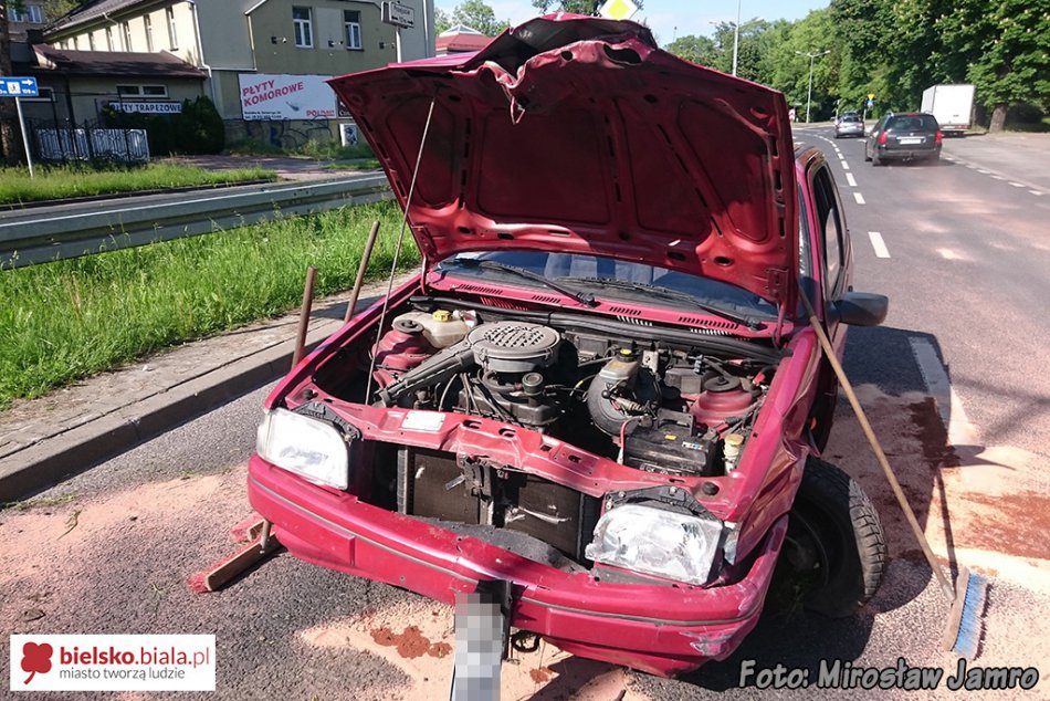 Pijany ochroniarz uderzył w barierę - foto