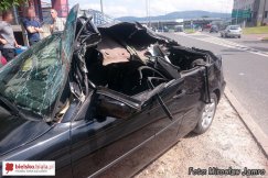 Dźwigiem zdemolował bmw - foto