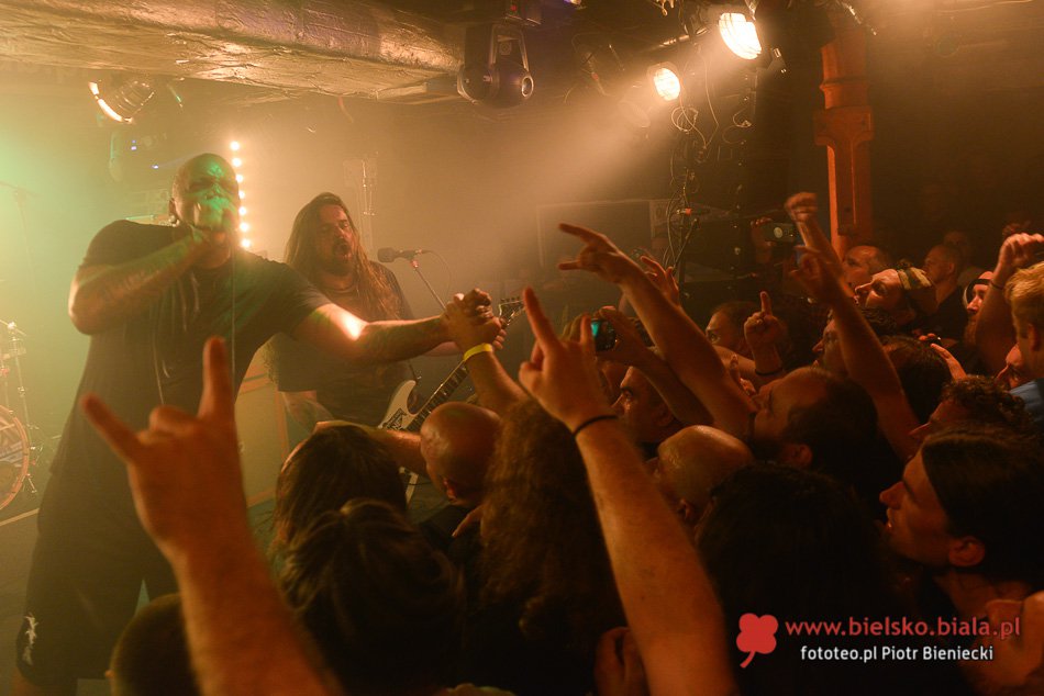 Sepultura z kompletem publiczności - foto