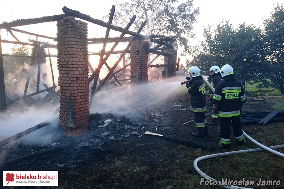 Spłonął budynek przy 13 Zakrętów - foto